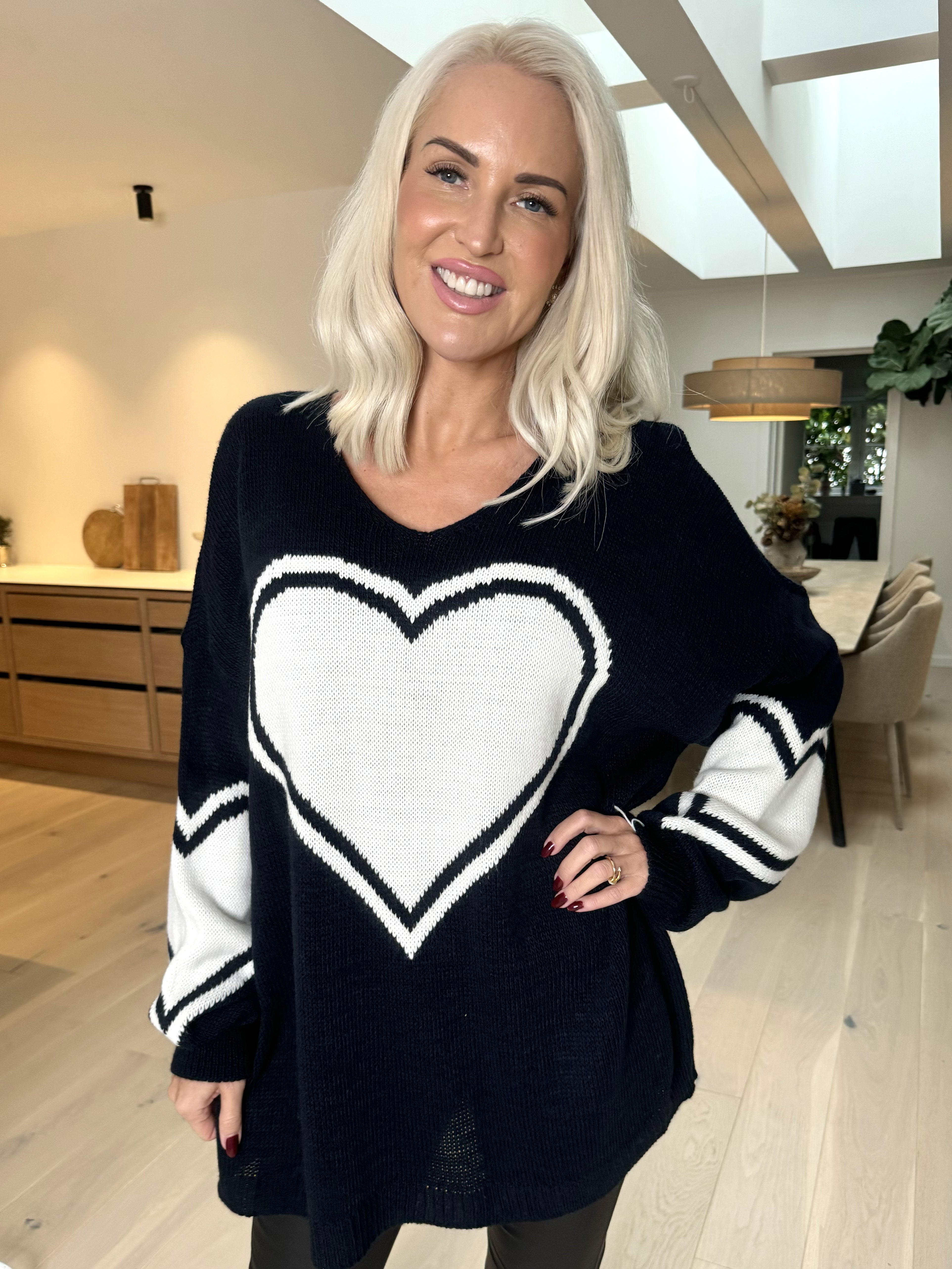 Lorena - Stickad blus med stort hjärta